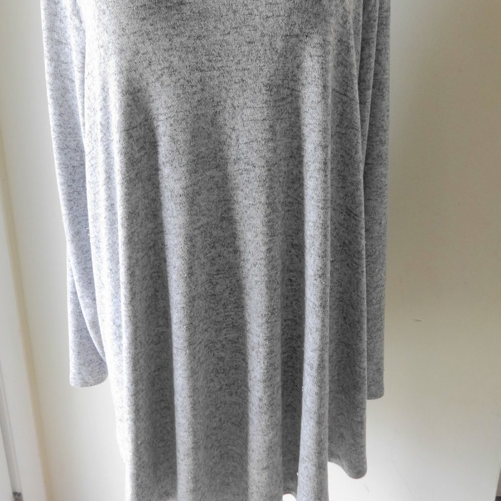 TORRID Ladies Gray Top Size 4X - Picture 2 of 12